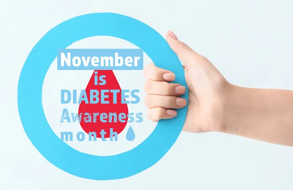 Ženská Ruka Modrým Kroužkem Textem November Diabetes Awareness Month Světlém — Stock fotografie