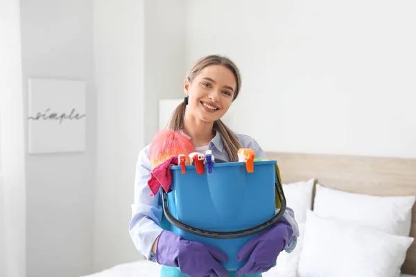 Young Woman Cleaning Supplies Home — Stock Photo, Image