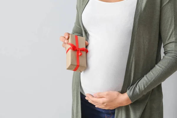 Beautiful Pregnant Woman Gift Light Background Closeup — Stock Photo, Image