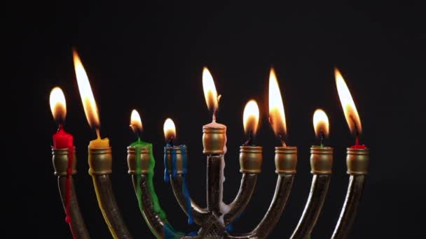 Menorah Con Velas Quemadas Para Hanukkah Sobre Fondo Oscuro — Vídeo de stock