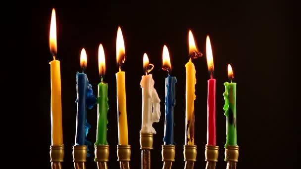 Menorah Avec Des Bougies Allumées Pour Hanoukka Sur Fond Sombre — Video