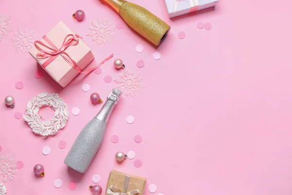 色の背景にシャンパンと新年の組成物 — ストック写真