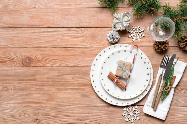 Weihnachtstisch Gedeckt Auf Holzgrund — Stockfoto