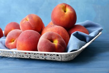 Masada şeftalili tepsi