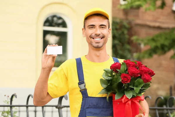 Delivery Man Beautiful Flowers Business Card Outdoors — Stock Photo, Image