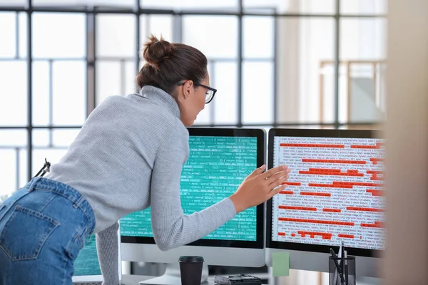 Female Programmer Working Office — Stock Photo, Image