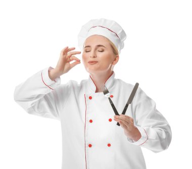 Beyaz arka planda olgun bir kadın şef.