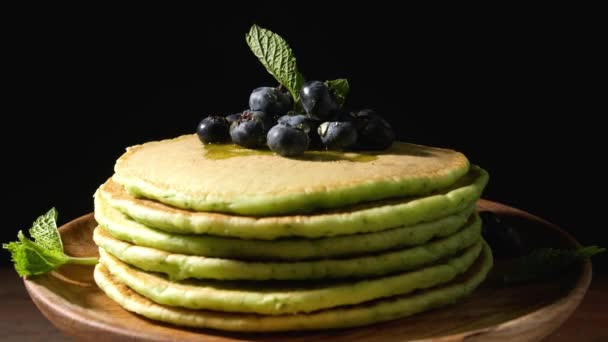 Rotating Plate Tasty Green Pancakes Dark Background Closeup — Stock Video