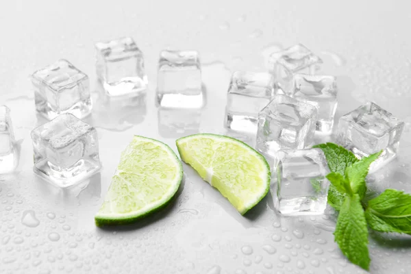 Ice Cubes Lime Mint Grey Background — Stock Photo, Image