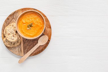 Masada kabak kremalı çorba.