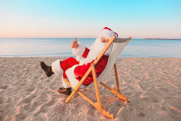 Babbo Natale Riposa Nella Località Balneare Vacanze Natale — Foto Stock