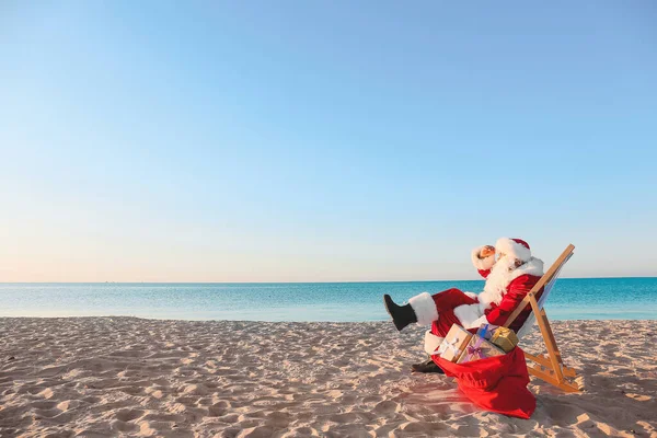 Santa Claus Descansando Balneario Vacaciones Navidad — Foto de Stock