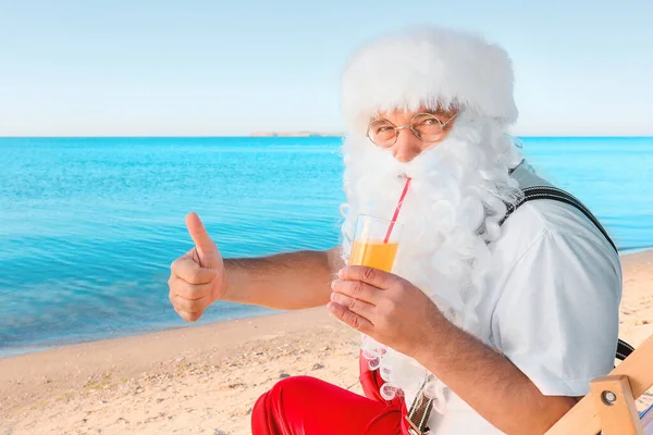 Papai Noel Descansando Balneário Férias Natal — Fotografia de Stock