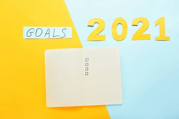 Text Goals 2021 Och Anteckningsbok Färg Bakgrund — Stockfoto