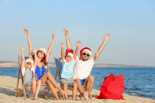 Happy Family Celebrating Christmas Tropical Resort — Stock Photo, Image