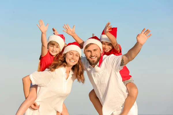 Happy Family Celebrating Christmas Tropical Resort — Stock Photo, Image