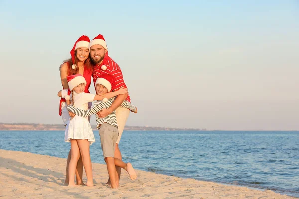 Happy Family Celebrating Christmas Tropical Resort — Stock Photo, Image