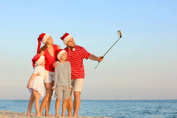 Happy Family Taking Selfie While Celebrating Christmas Tropical Resort — Stock Photo, Image