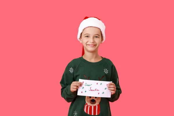 Menino Com Carta Papai Noel Sobre Fundo Cor — Fotografia de Stock