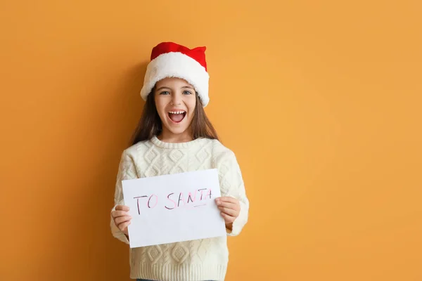 Klein Meisje Met Brief Aan Kerstman Kleur Achtergrond — Stockfoto