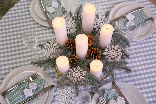 Hermosa Mesa Con Decoraciones Navidad Sala Estar — Foto de Stock