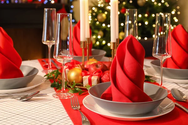 Prachtige Tafelopstelling Met Kerstdecor — Stockfoto