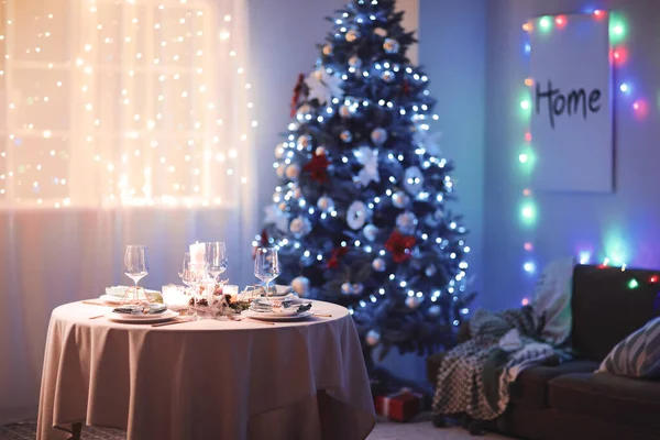 Noel Yemeği Için Hazırlanmış Masalı Odanın Içi — Stok fotoğraf