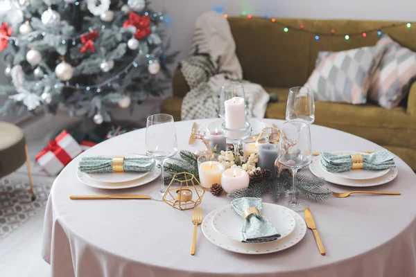 Hermosa Mesa Con Decoración Navidad Sala Estar —  Fotos de Stock