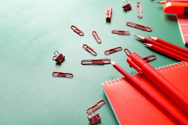 Tahtada okul kırtasiyesi seti