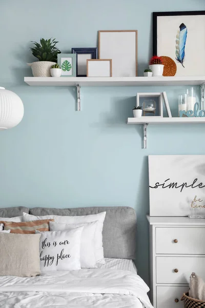 Interior Modern Stylish Bedroom Shelves — Stock Photo, Image