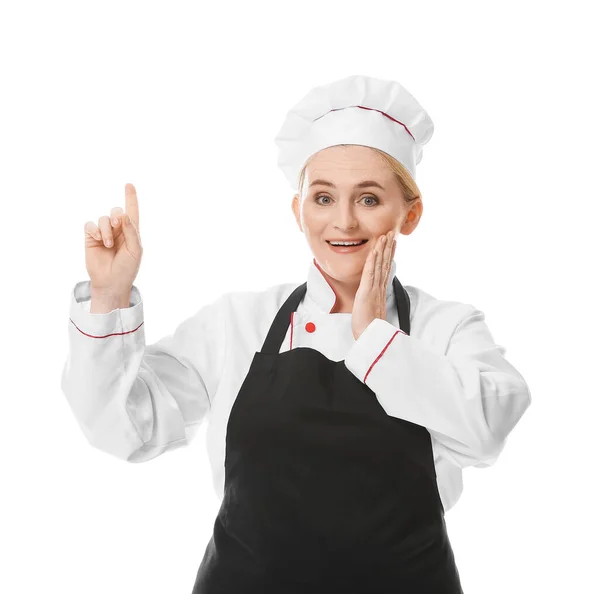 Verrast Vrouwelijke Chef Kok Wijzen Iets Witte Achtergrond — Stockfoto