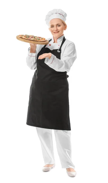 Ältere Weibliche Koch Mit Leckere Pizza Auf Weißem Hintergrund — Stockfoto
