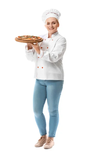 Maduro Chef Feminino Com Pizza Saborosa Fundo Branco — Fotografia de Stock