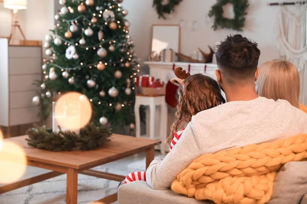 Jovem Família Casa Véspera Natal — Fotografia de Stock