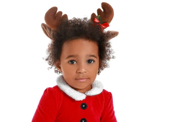 Beyaz Arka Planda Noel Baba Gibi Giyinmiş Tatlı Afro Amerikalı — Stok fotoğraf