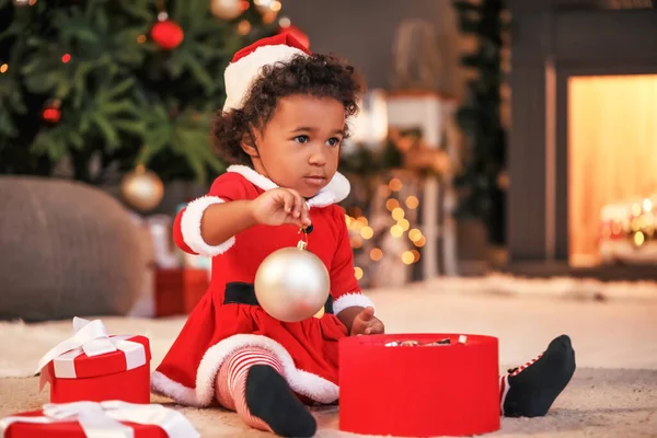 Cute African American Baby Girl Gift Home Christmas Eve — Stock Photo, Image