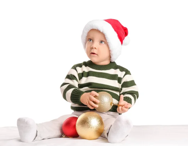 Bebê Bonito Chapéu Papai Noel Com Bolas Natal Fundo Branco — Fotografia de Stock