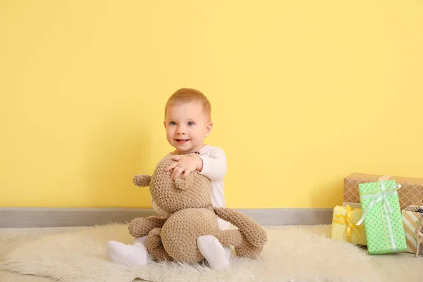 Cute Little Baby Toy Christmas Gifts Color Wall — Stock Photo, Image