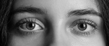 Teenage girl with green eyes, closeup