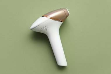 Yeşil arkaplanda modern fotoepilatör