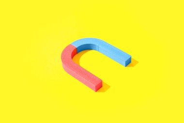 Sarı arkaplanda at nalı şekilli mıknatıs