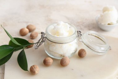 Shea tereyağlı ve fındıklı cam.