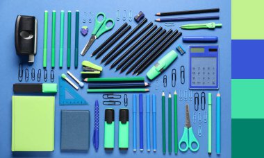 Mavi arka planda okul kağıtları. Farklı renk desenleri