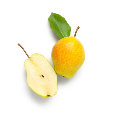 Beyaz arka planda tatlı olgun armut