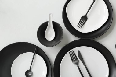 Açık arkaplanda beyaz ve siyah renkli tablo ayarı