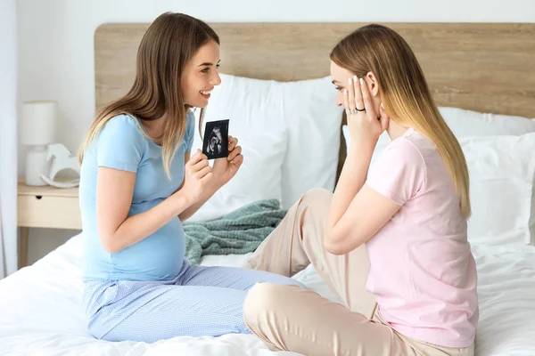 Pregnant Girl Goes Lesbian