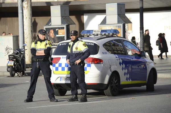 Barcelona Spanien December31 2017 Urban Polis Titta Stadens Centrum Mot Royaltyfria Stockbilder