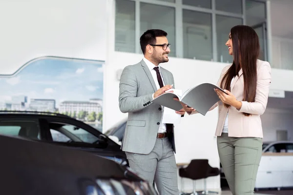 Professional Salesperson Selling Cars Dealership Buyer — Stock Photo, Image