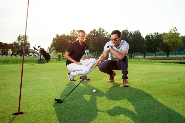코스에서 골프를 — 스톡 사진