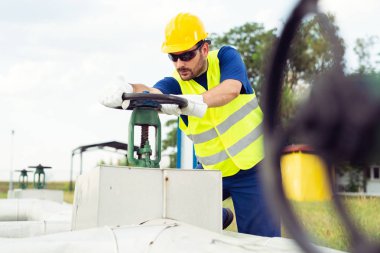 Endüstriyel fabrika işçisi dönüm Vana